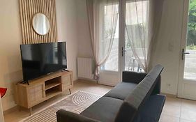 Vivez Castelnaudary à pied, T2 cosy avec jardin, proche gare et canal du midi